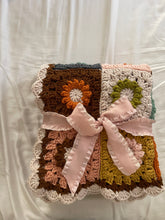 Load image into Gallery viewer, Retro Daisy Granny Square Blanket
