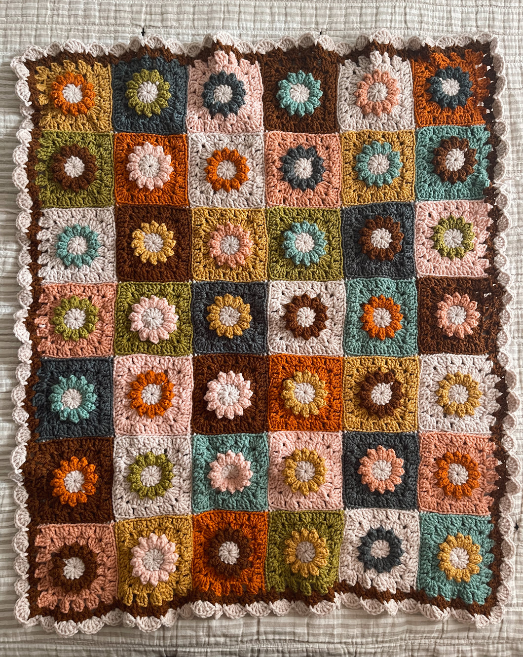 Retro Daisy Granny Square Blanket