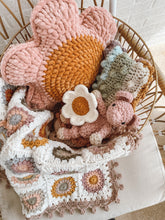 Load image into Gallery viewer, ☀️SIENNA ☀️ Sunburst granny square blanket
