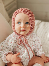 Load image into Gallery viewer, Juniper crochet bobble bonnet
