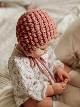 Load image into Gallery viewer, Juniper crochet bobble bonnet
